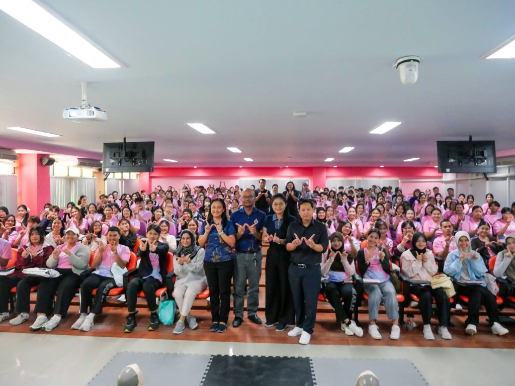นักศึกษาเทคนิคการแพทย์ ม.วลัยลักษณ์ ฝึกซ้อมการช่วยฟื้นคืนชีพ CPR ในกิจกรรม Smart Lab Safety